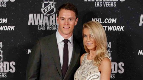 jonathan toews girlfriend